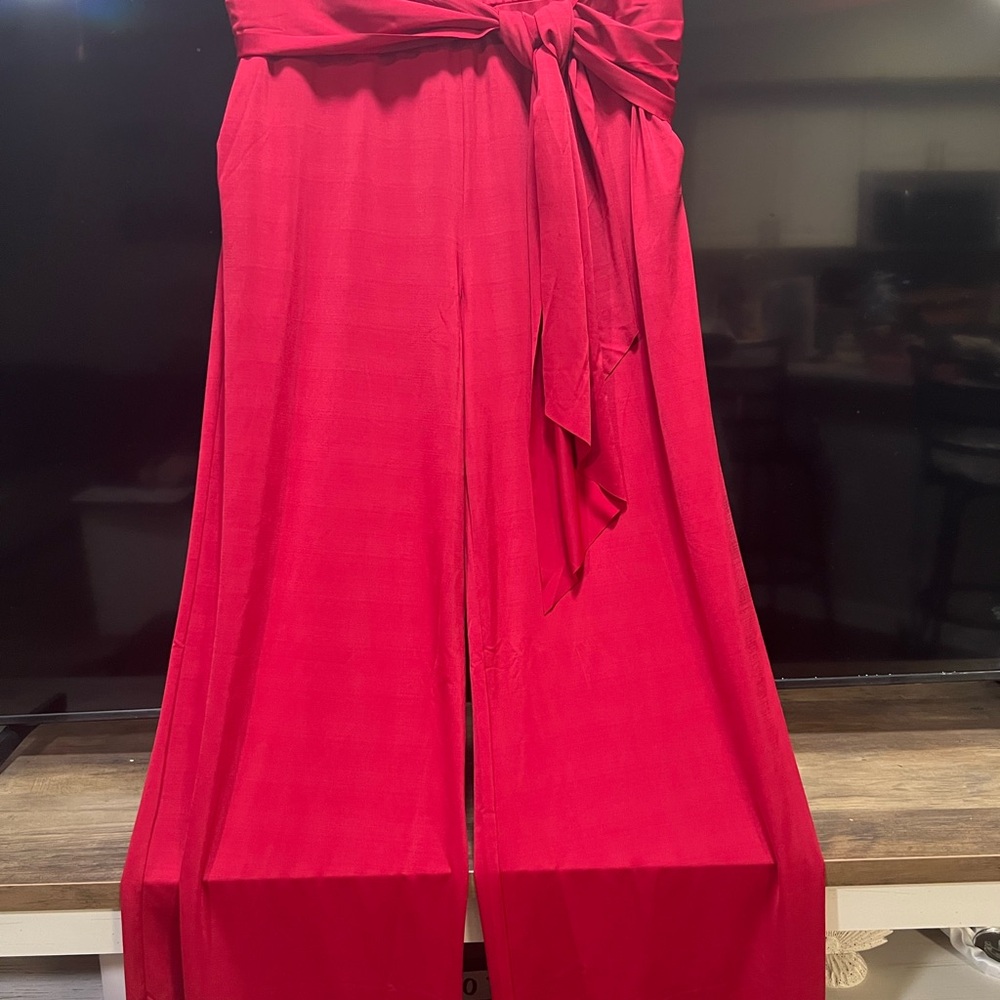 New Krisa red, high-waisted, wide-leg pants featuring an elastic waist.